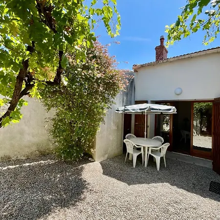 Maison Dans Le Bourg, A 800m Des Plages *